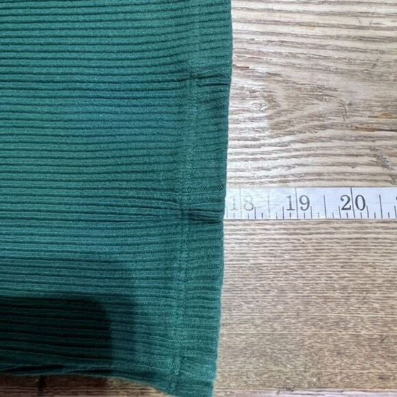 NWT‎ Monrow Gal Green Brushed V Neck Tank Top Medium ribbed - Picture 8 of 10